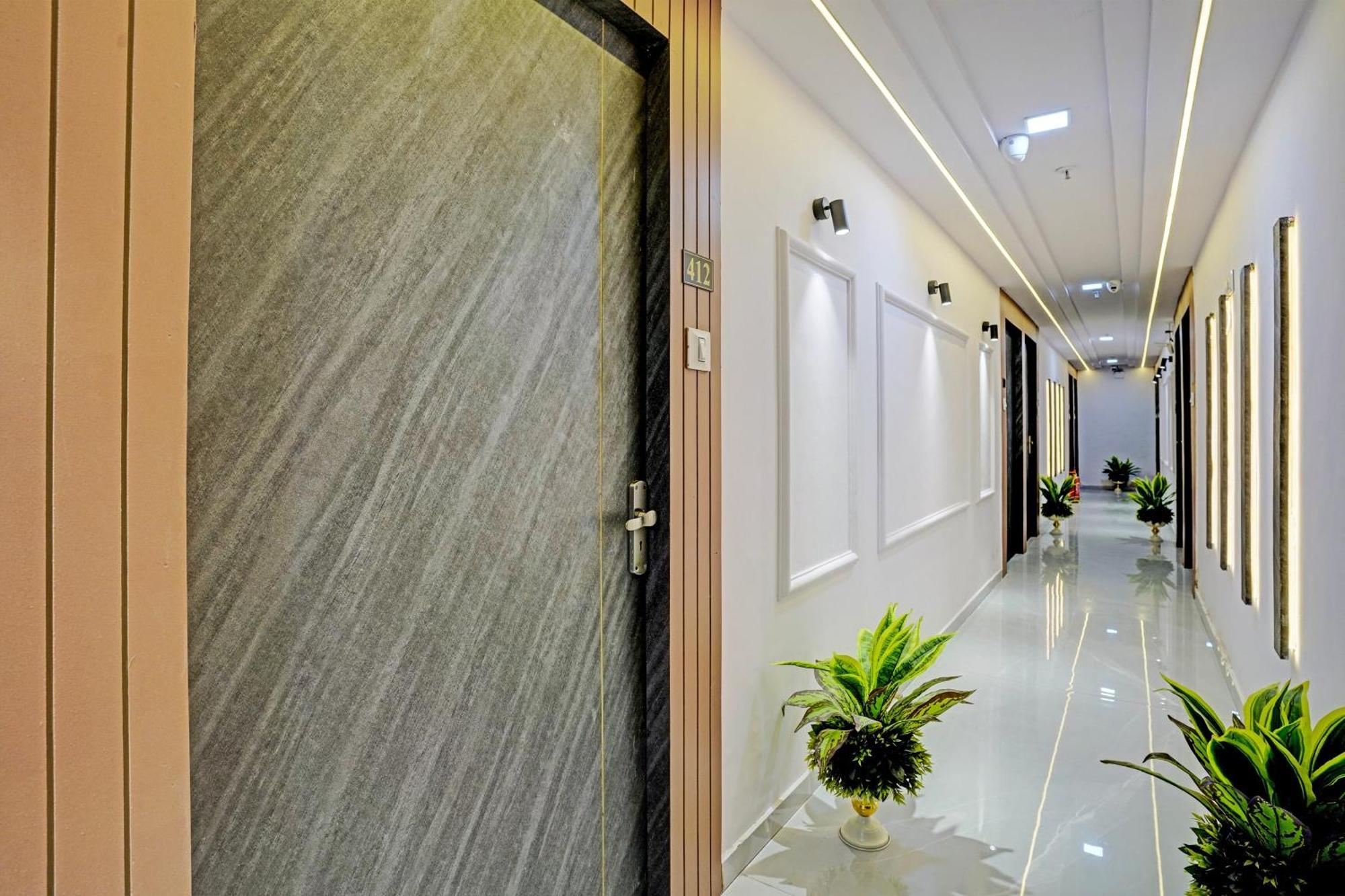 Hotel O Star Galaxy Сурат Экстерьер фото