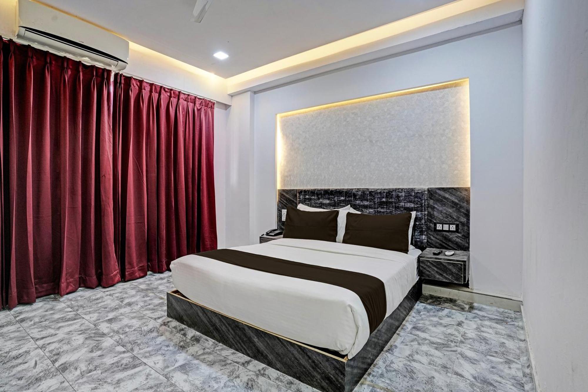 Hotel O Star Galaxy Сурат Экстерьер фото