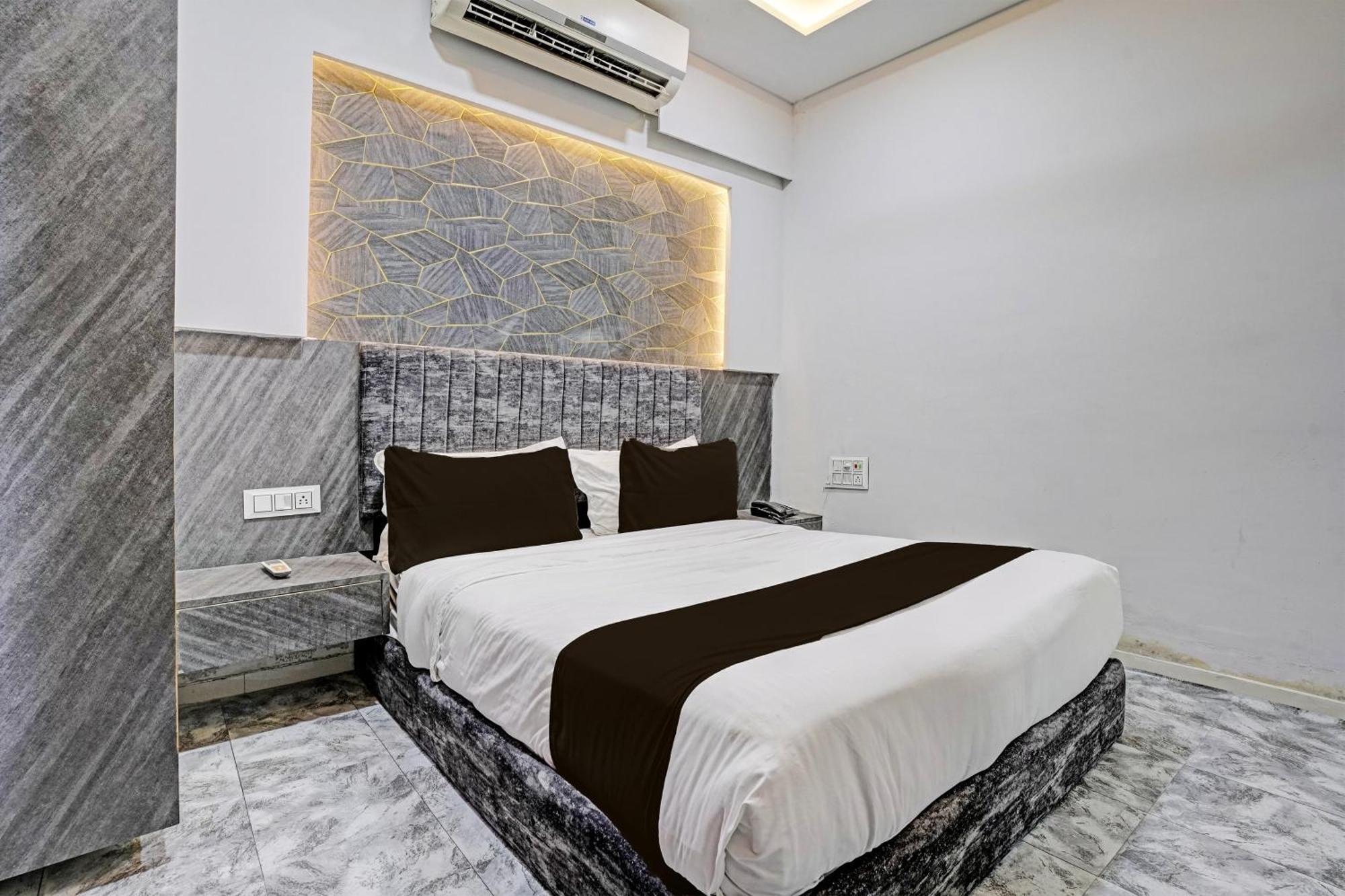 Hotel O Star Galaxy Сурат Экстерьер фото